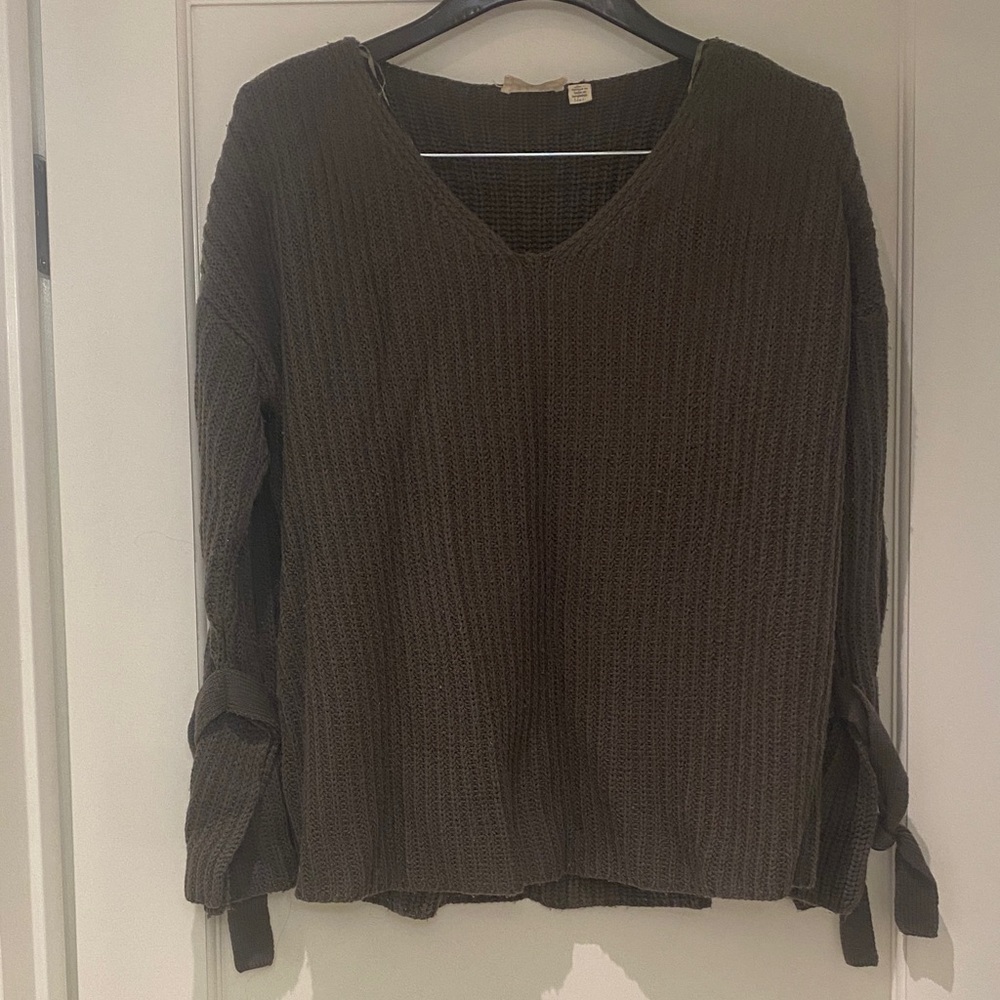 Women's V-Neck Sweater - Forest Green